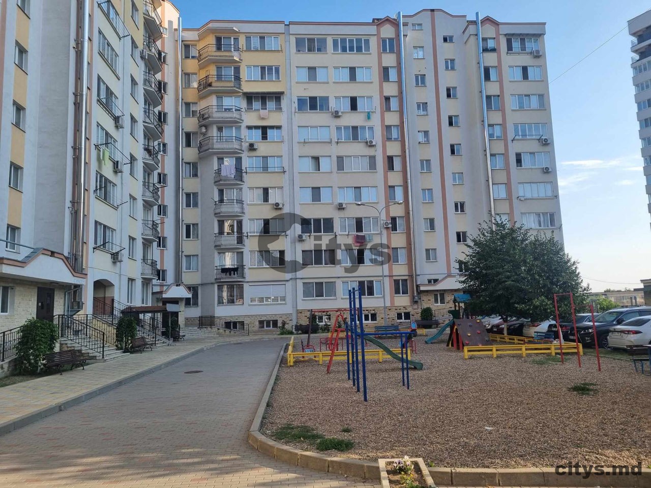 Apartament cu 2 camere, 70m², Chișinău, Telecentru, str. Pietrarilor photo 1