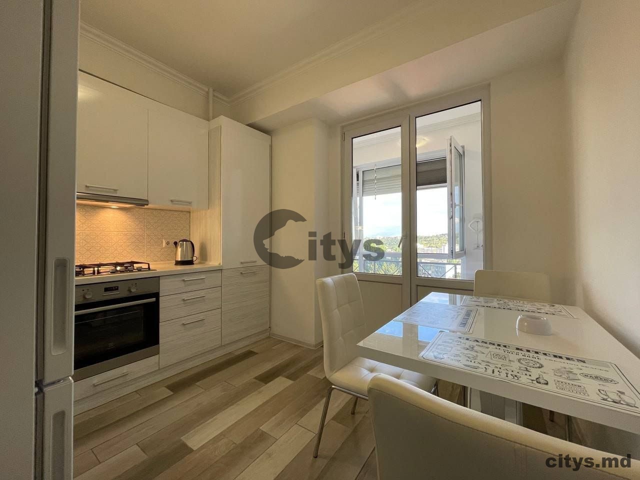 Chirie-Apartament cu 2 camere, 55m², Chișinău, Buiucani, str. Ion Creangă photo 0