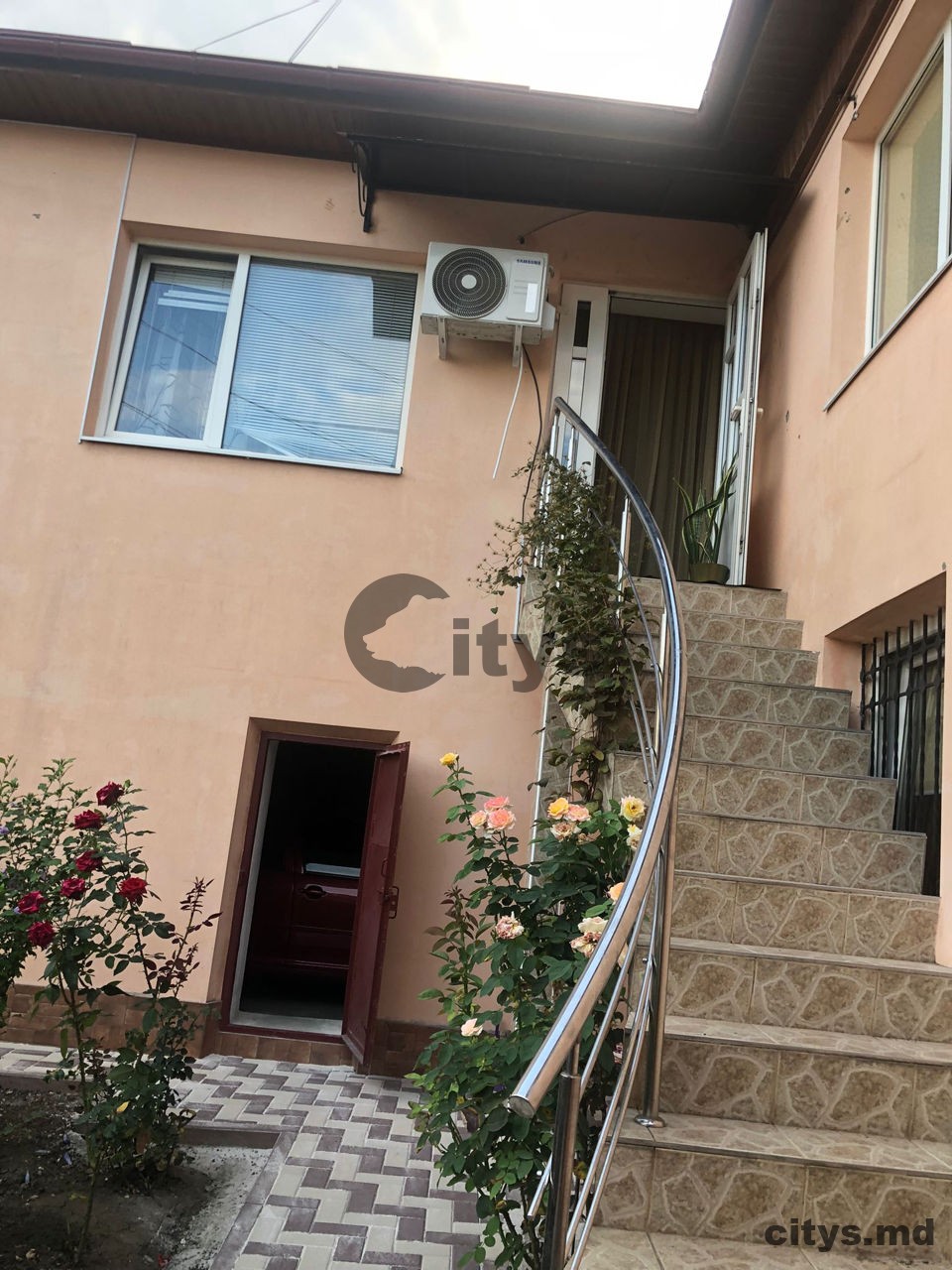 Apartament cu 2 camere, 90m², Chișinău, Buiucani, str. Ion Pelivan photo 0