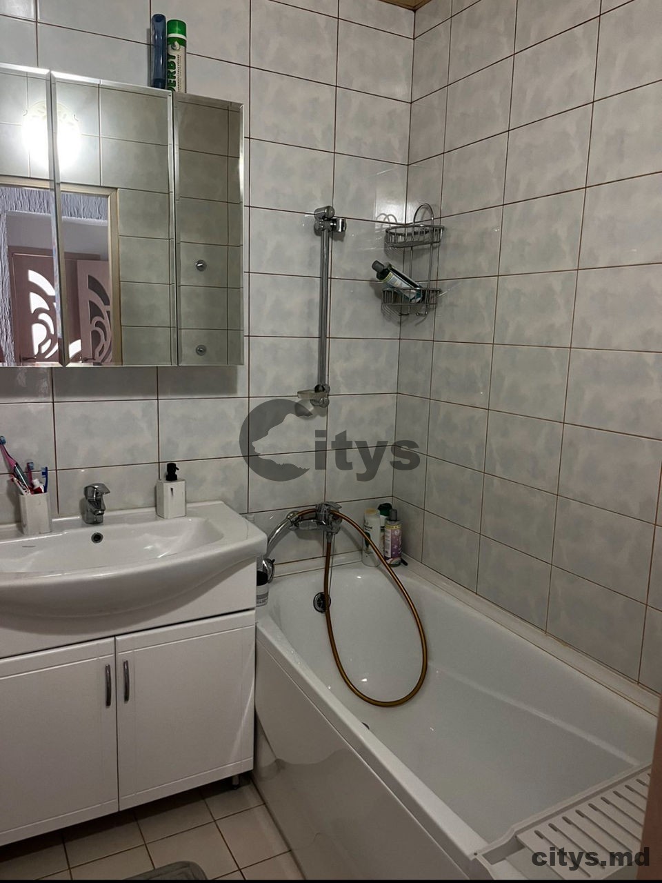 Chirie-3-х комнатная квартира, 75м², Chișinău, Sculeni, str. Calea Ieșilor photo 3