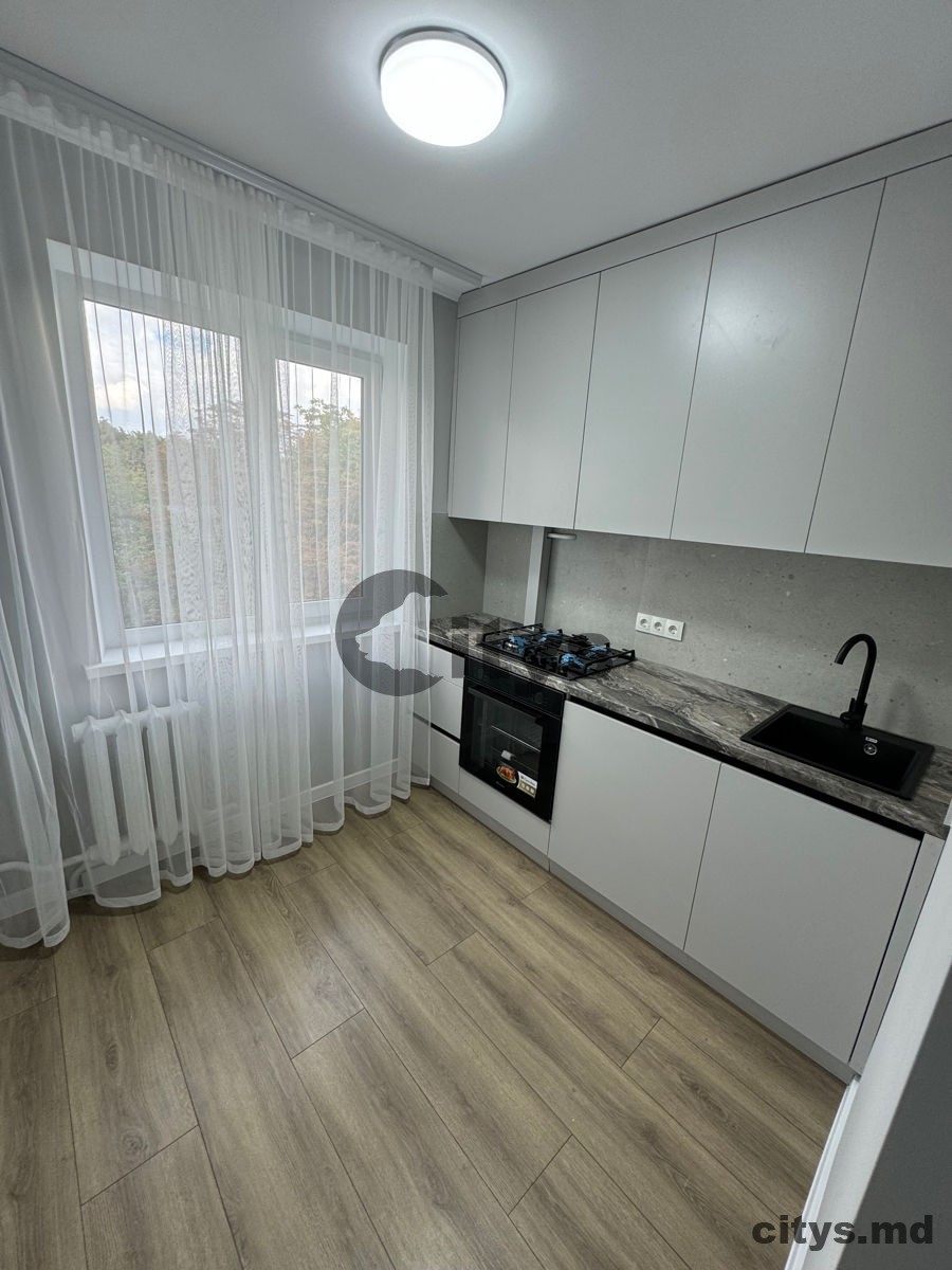 2-х комнатная квартира, 50м², Chișinău, Buiucani, str. Vasile Coroban photo 4