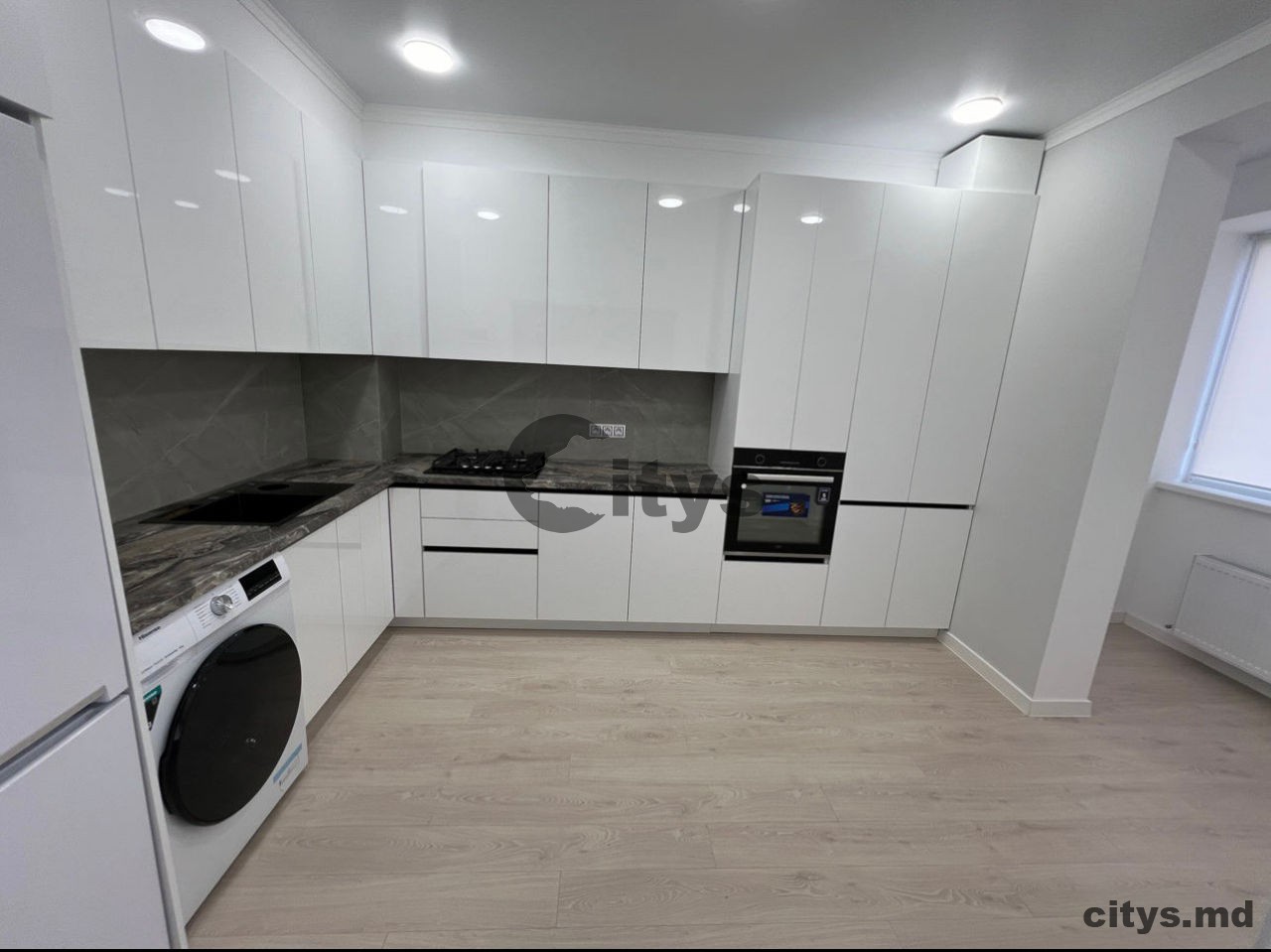 Chirie-2-х комнатная квартира, 84м², Chișinău, Centru, str. Sprîncenoaia photo 0