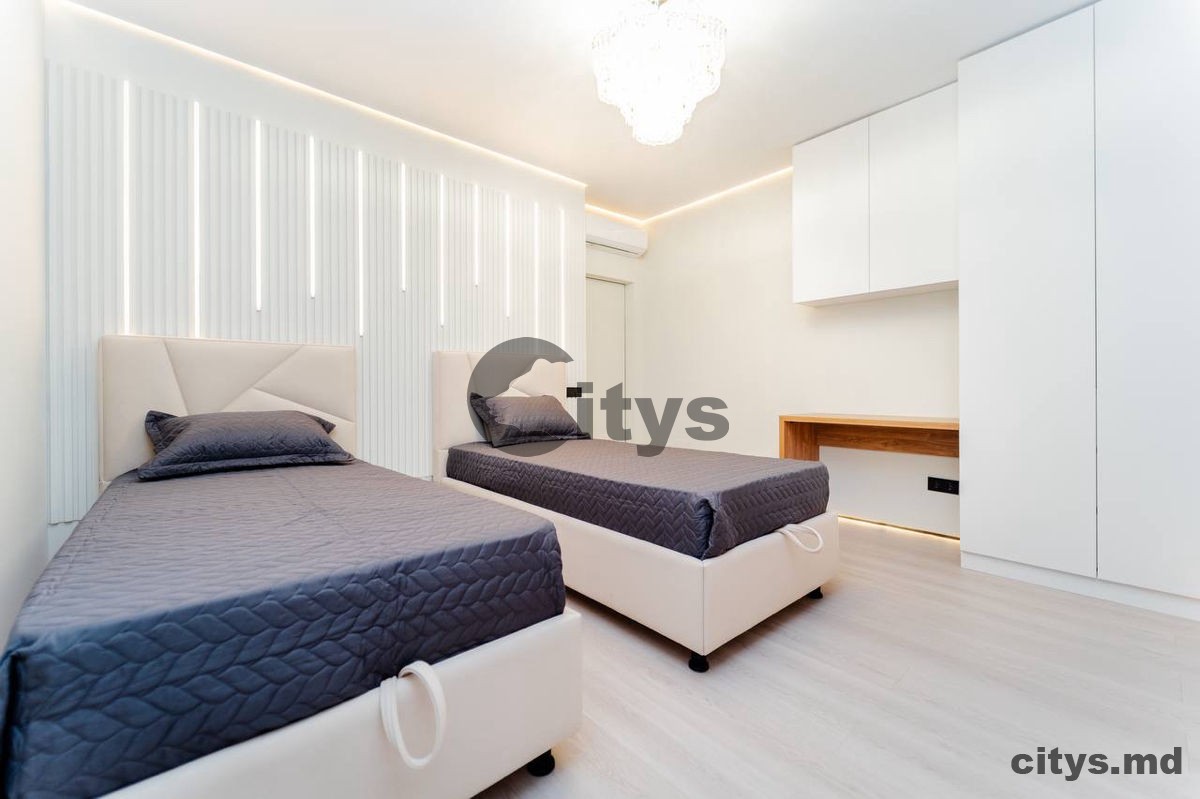 Apartament cu 2 camere, 75m², Chișinău, Buiucani, bd. Alba-Iulia photo 2