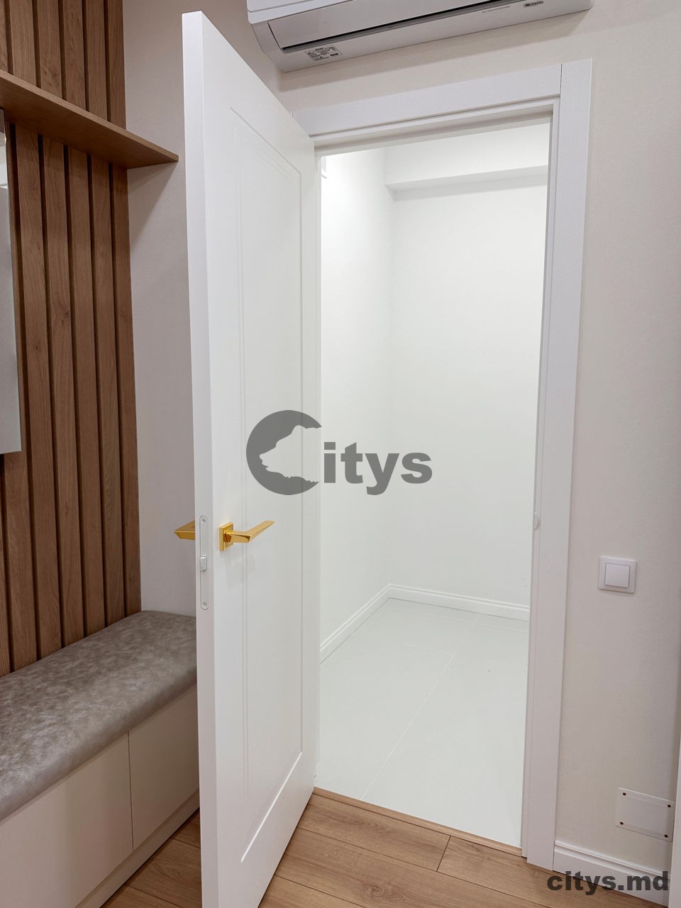 Apartament cu 3 camere, 72m², бул. Мирча чел Бэтран photo 1