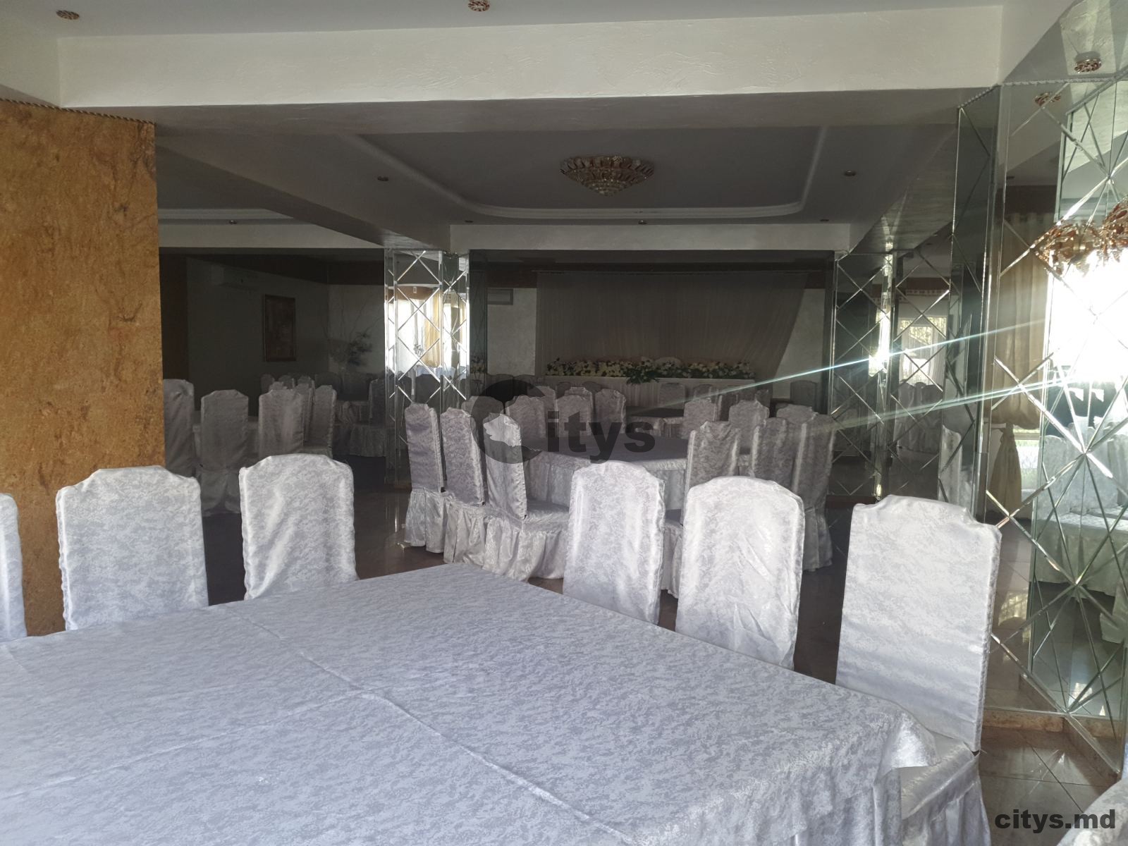 Se vinde imobil comercial in centru or. Drochia photo 8