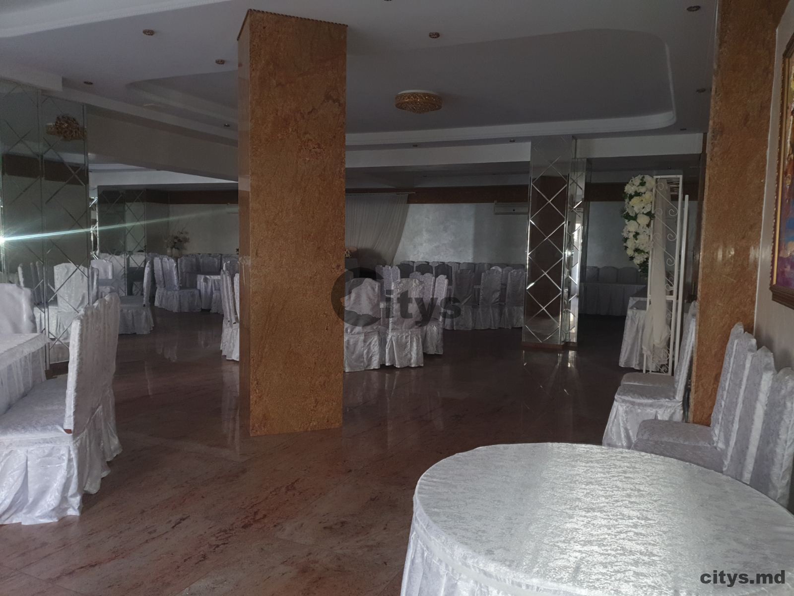 Se vinde imobil comercial in centru or. Drochia photo 11