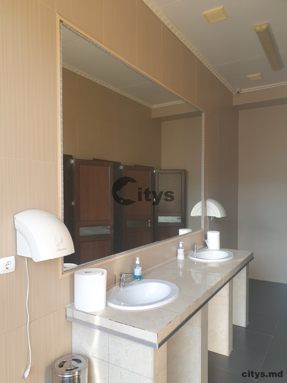 Se vinde imobil comercial in centru or. Drochia photo 19