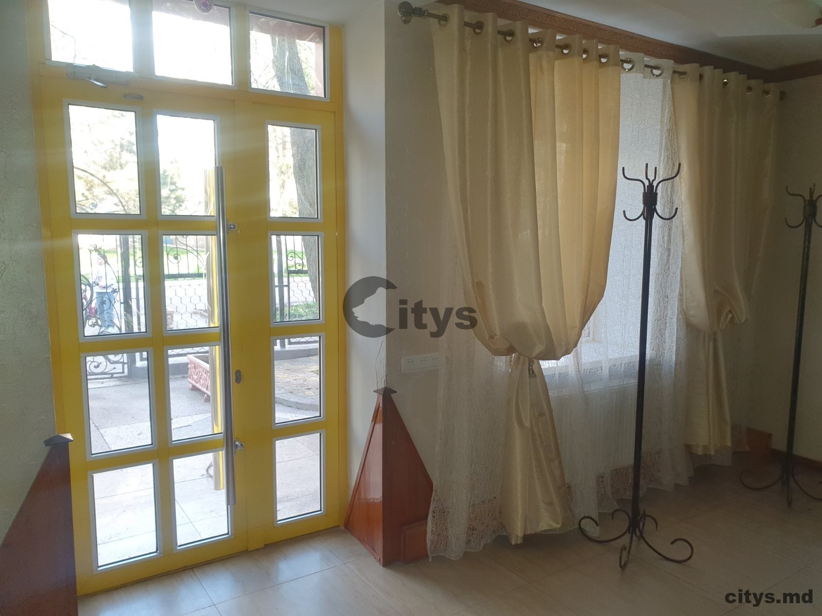 Se vinde imobil comercial in centru or. Drochia photo 4