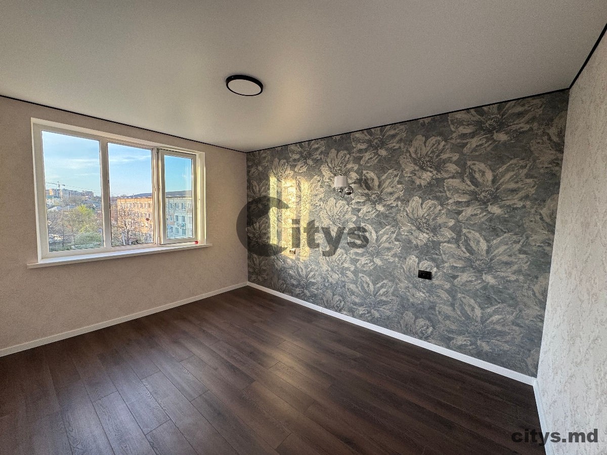 2-х комнатная квартира, 45м², Яловены, Центр,str. Petru Ştefănucă photo 1