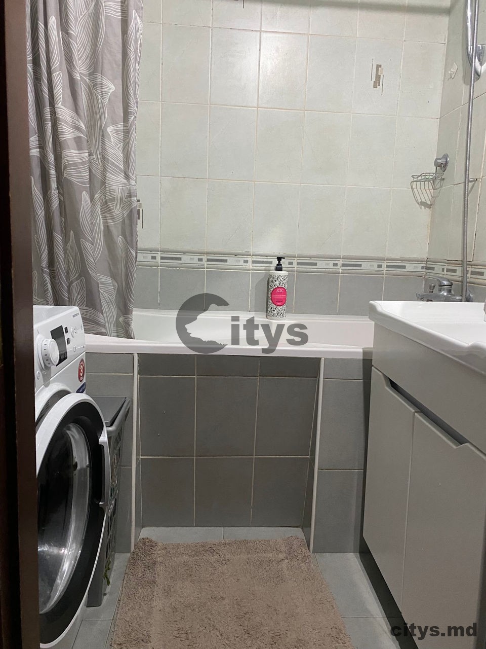 Apartament cu 4 camere, 92m², Nicolae Costin photo 1