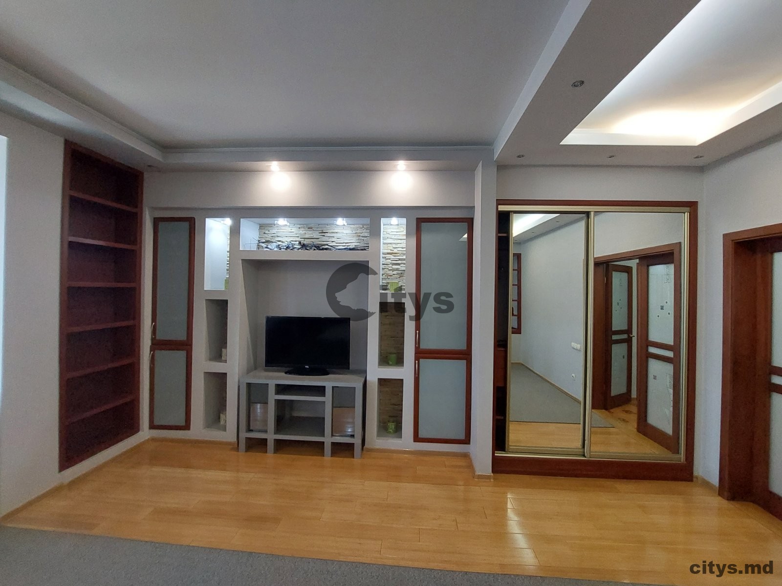 1 комнатная квартира, 68м², Decebal photo 1