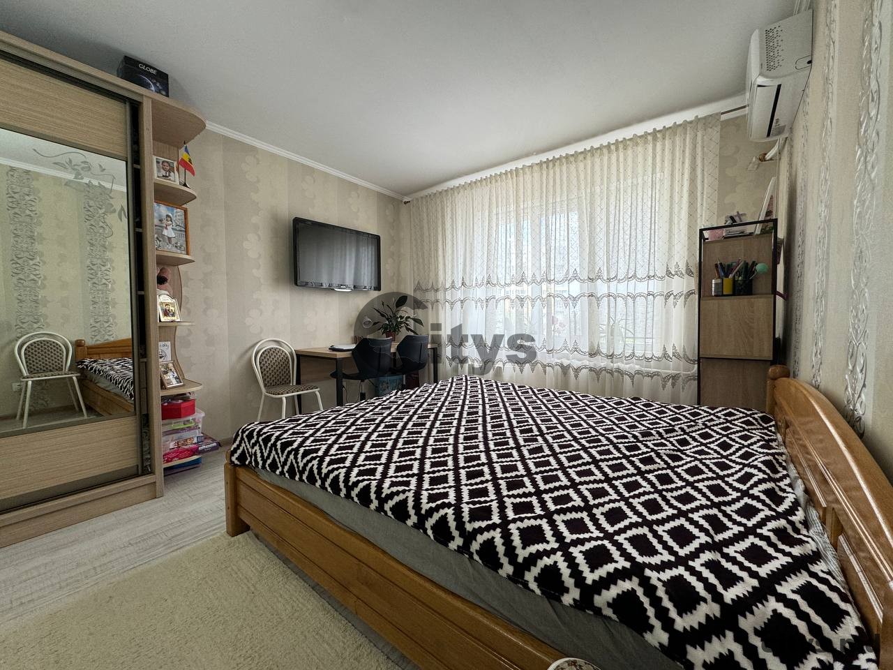 Apartament cu 2 camere, 56m², Л. Деляну photo 2