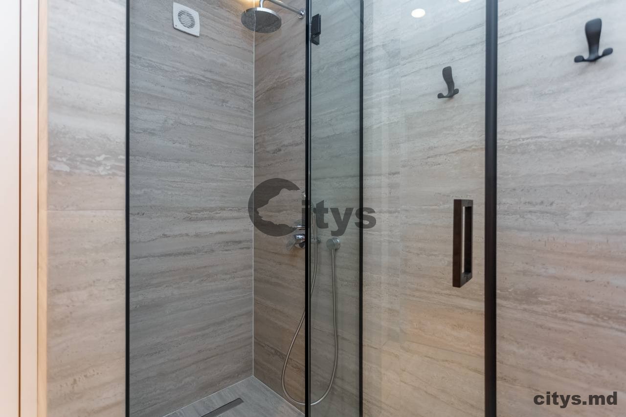 2-х комнатная квартира, 65м², Мирча чел Бэтрын photo 1