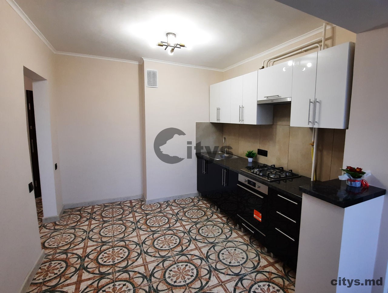 Apartament cu 3 camere, 74m², Str.Izmail photo 0
