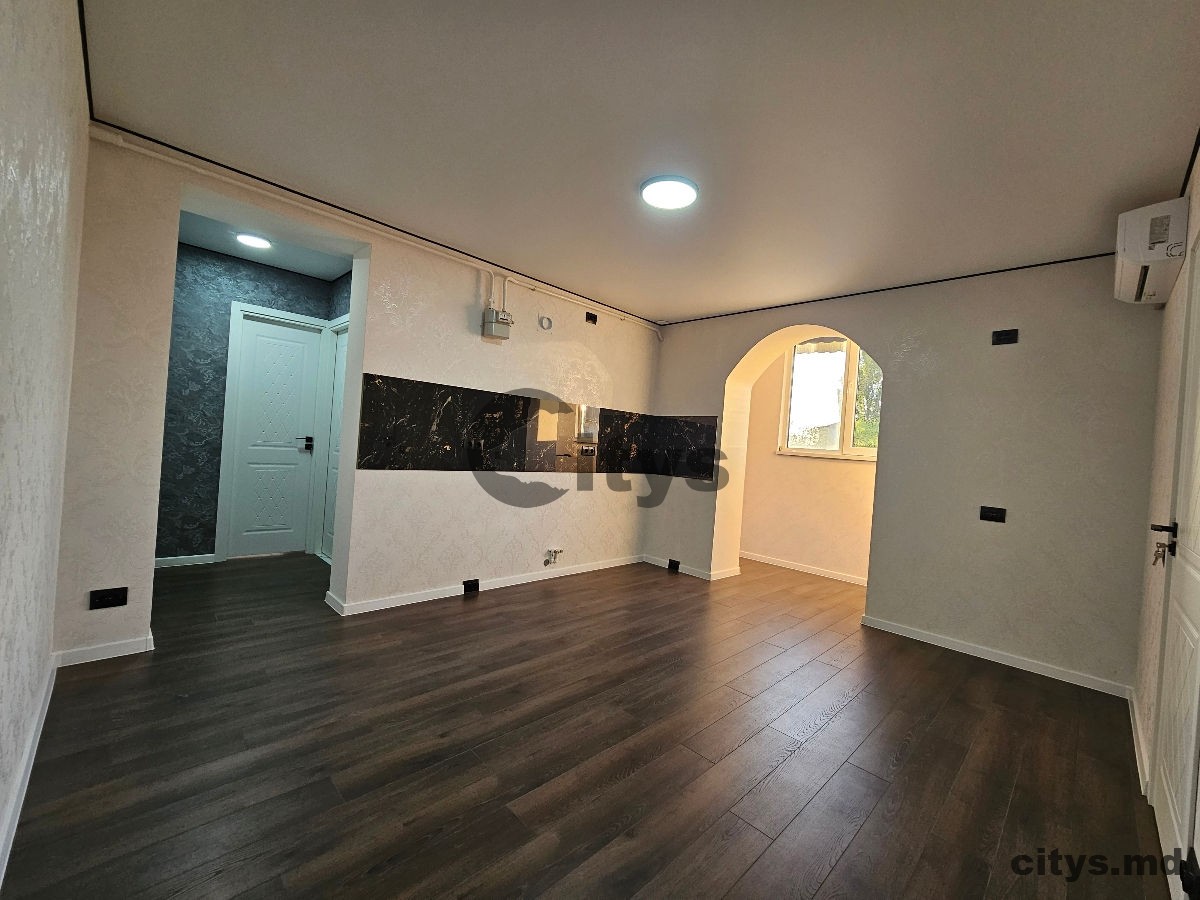 2-х комнатная квартира, 45м², Яловены, Центр,str. Petru Ştefănucă photo 2