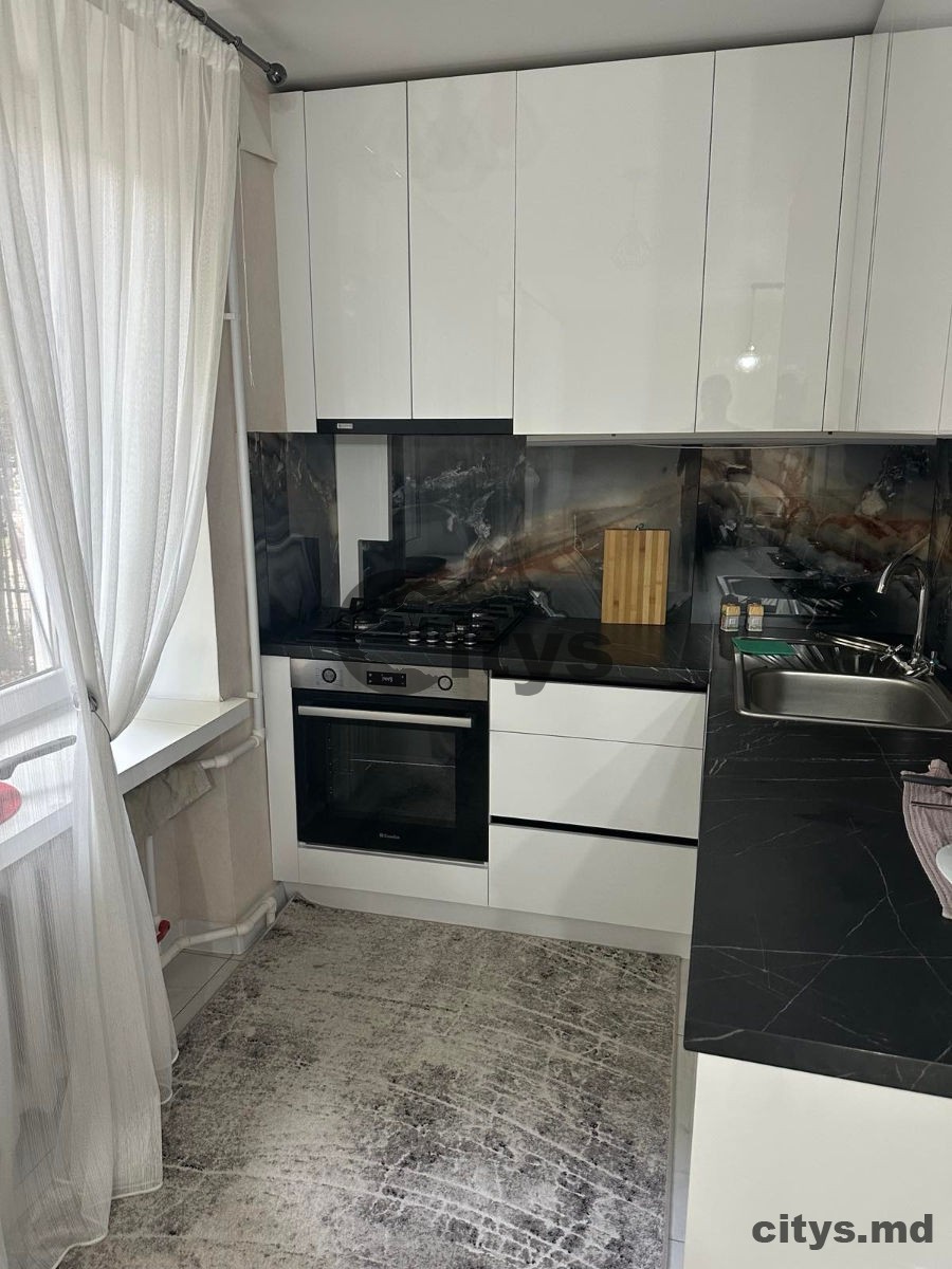 Apartament cu 2 camere, 60m², Botanica ,bd. Decebal photo 2
