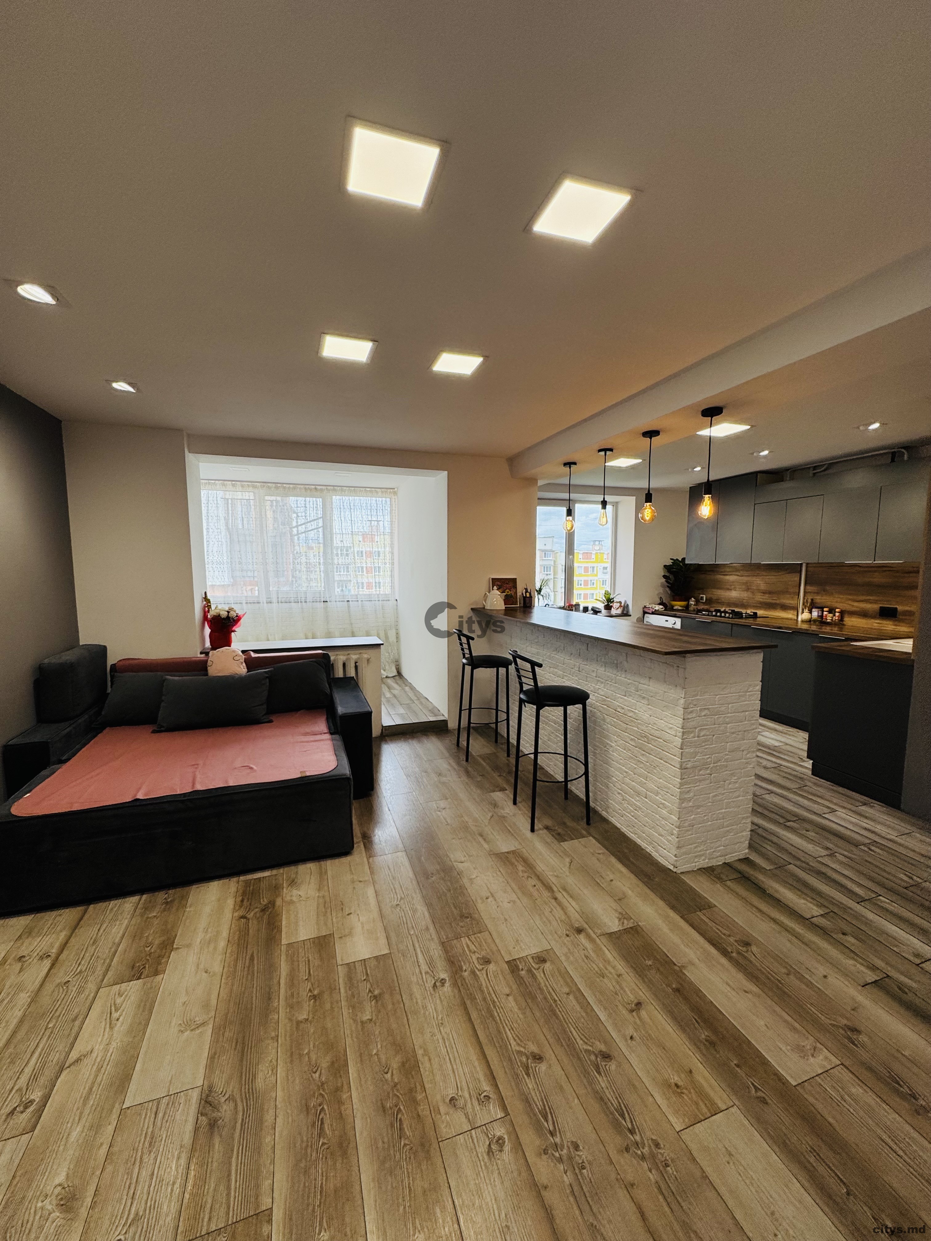 4-х комнатная квартира, 80м², Игорь Виеру photo 0
