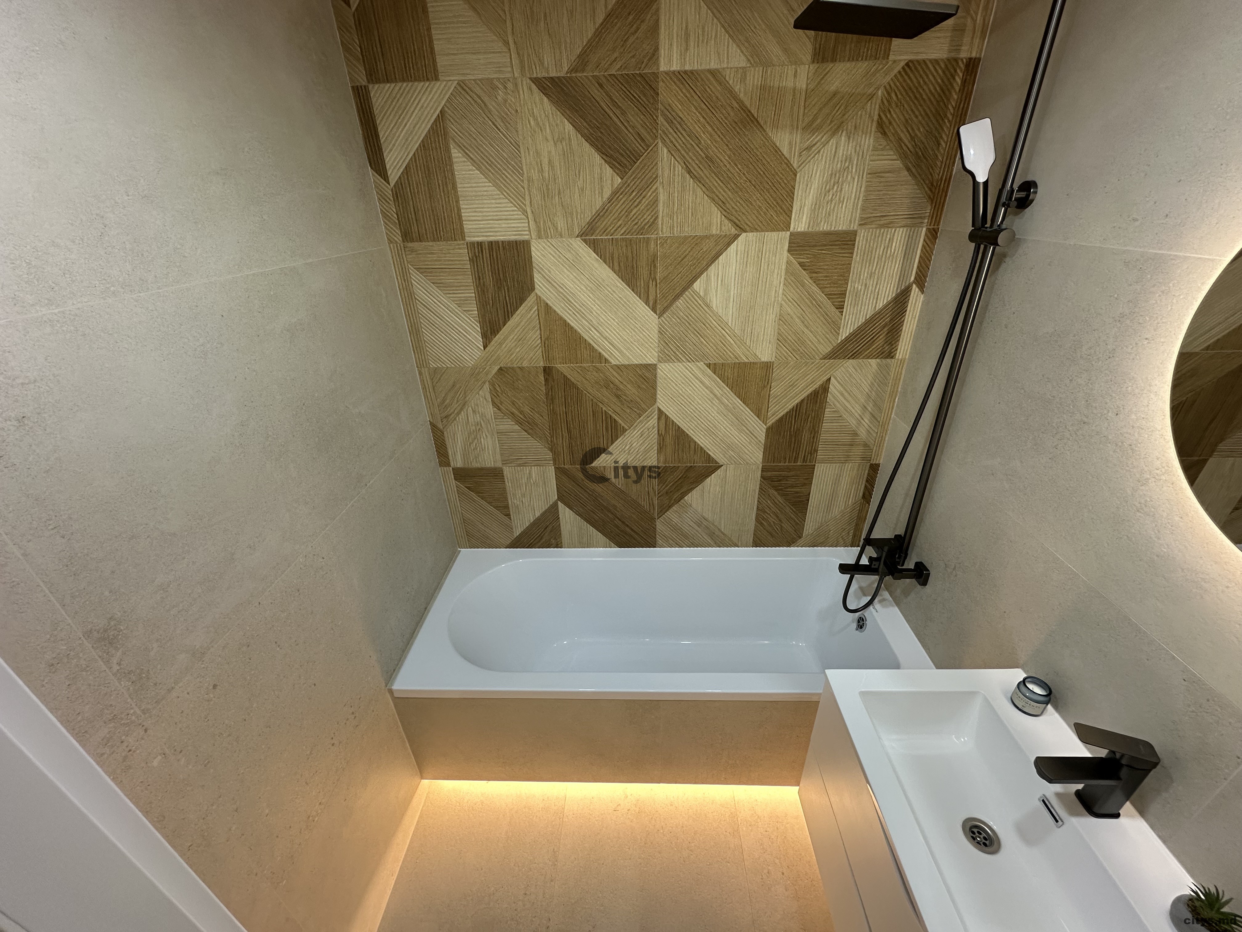 Apartament cu 3 camere, 75m², Cuza vodă photo 2