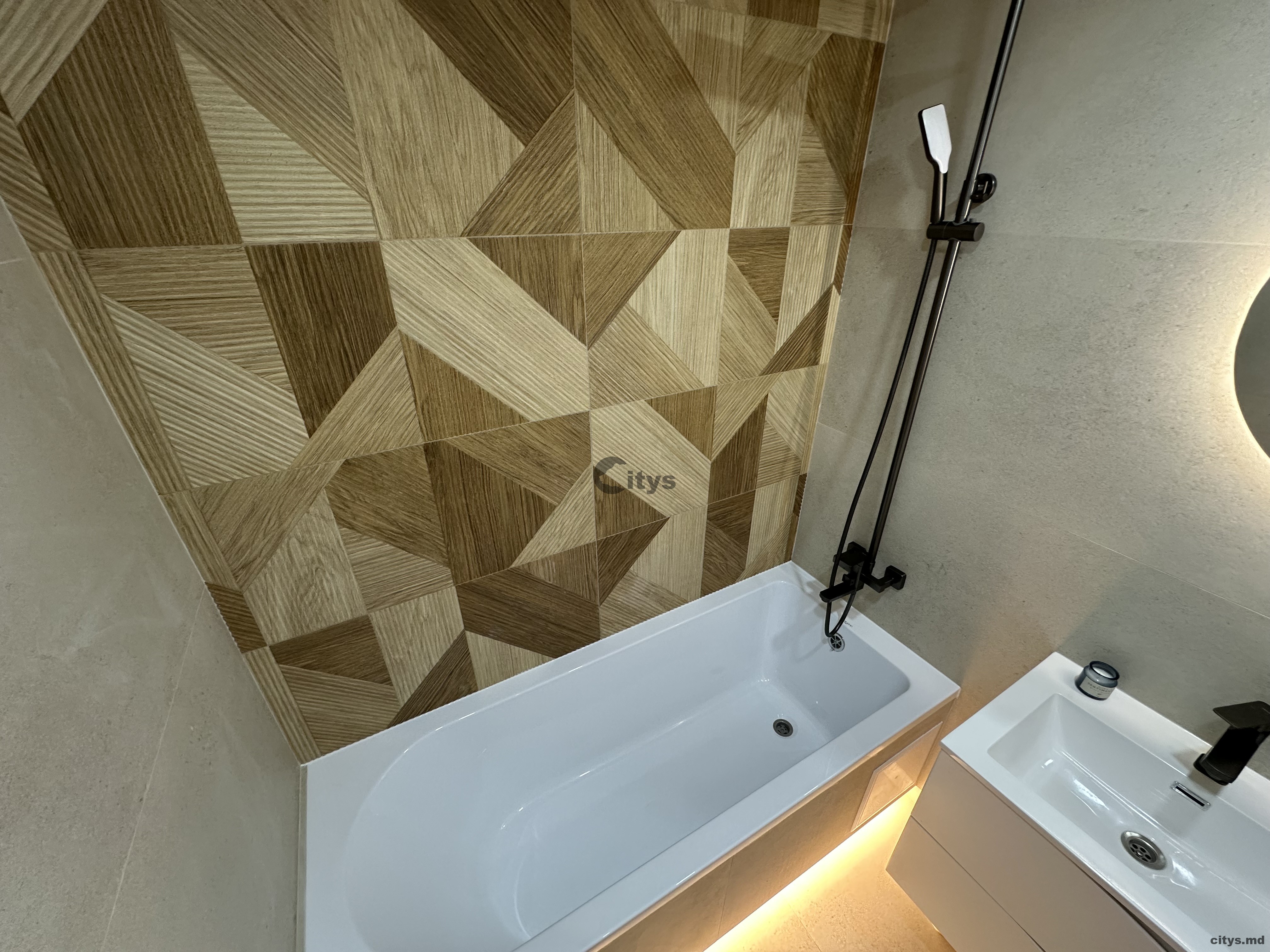 Apartament cu 3 camere, 75m², Cuza vodă photo 3