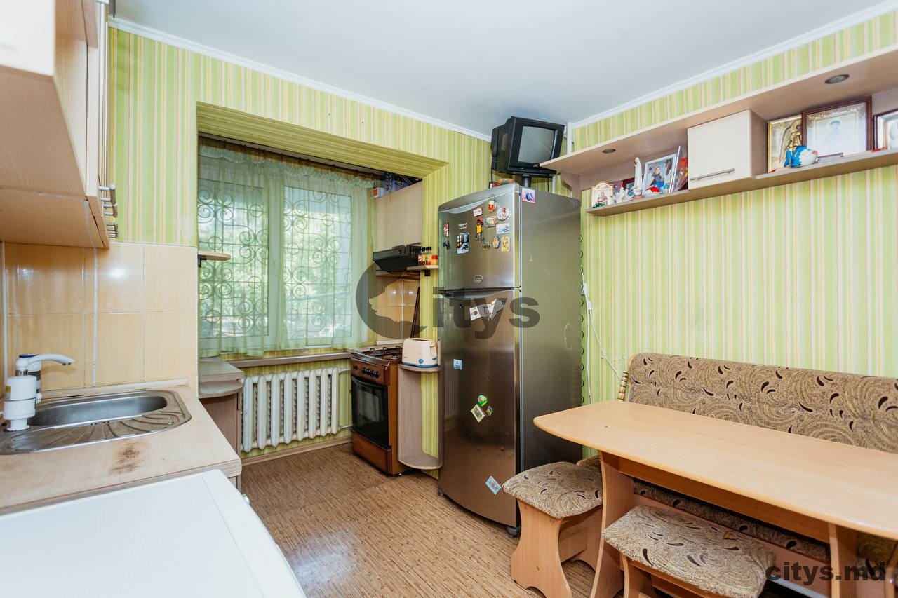 Apartament cu 3 camere, 75m², A.Russo photo 0
