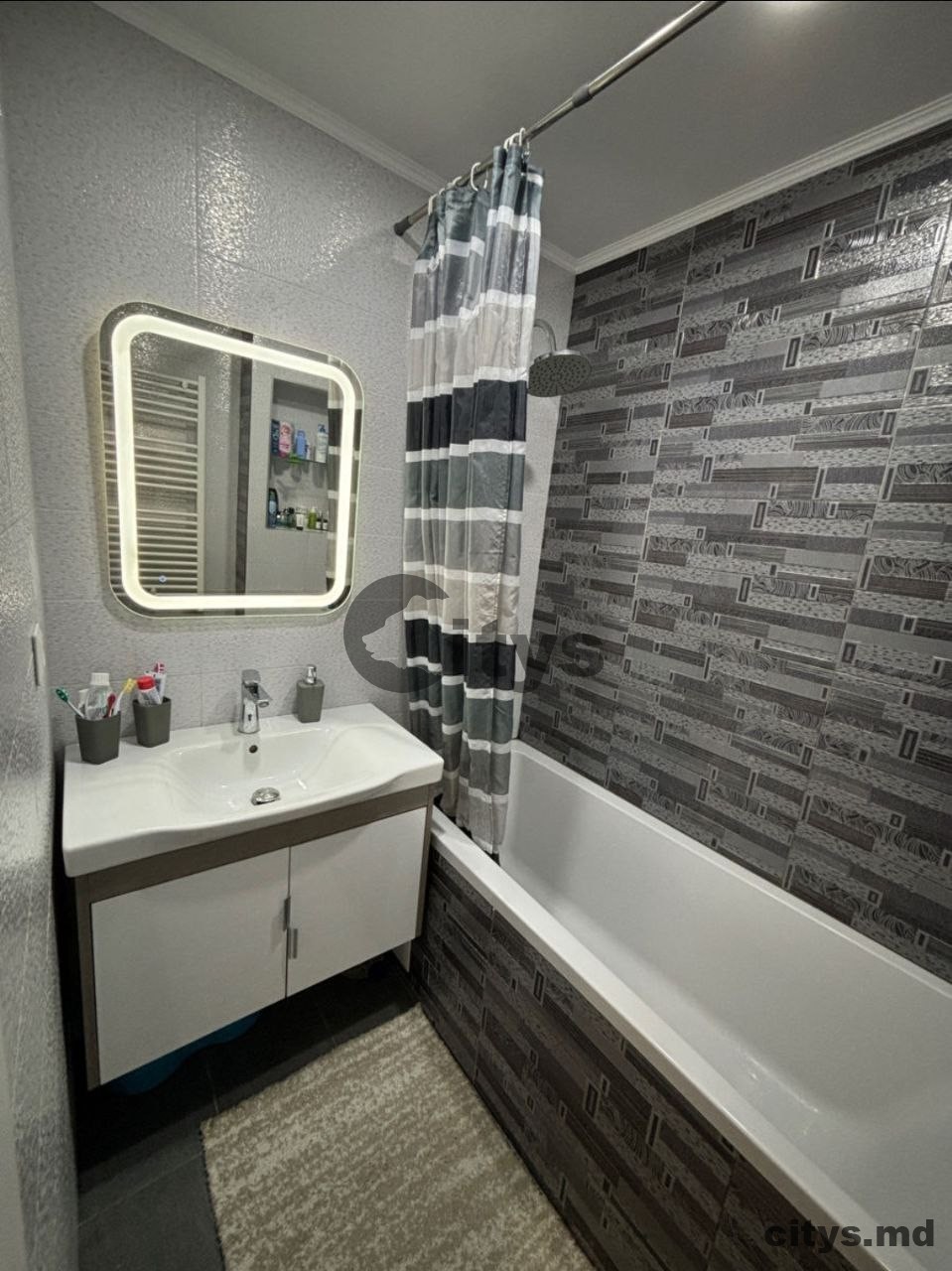 Apartament cu 3 camere, 70m², Cuza voda photo 7