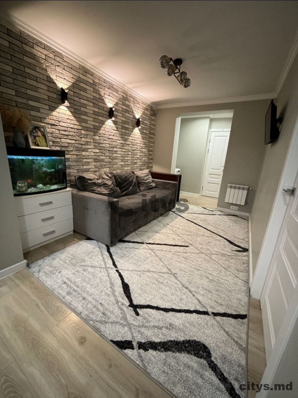 Apartament cu 3 camere, 70m², Cuza voda photo 2