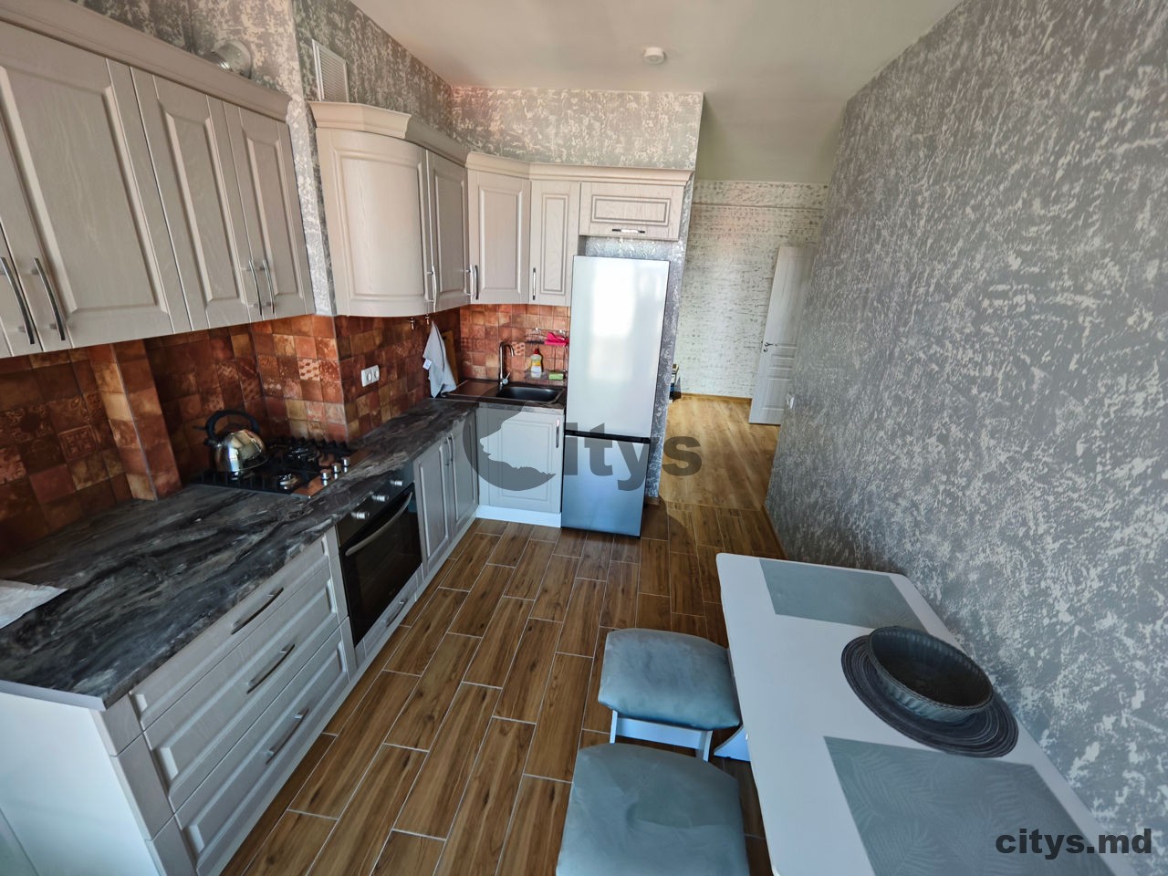 chirie-Apartament cu 1 cameră, Buiucani 43m², str. Vissarion Belinski photo 2