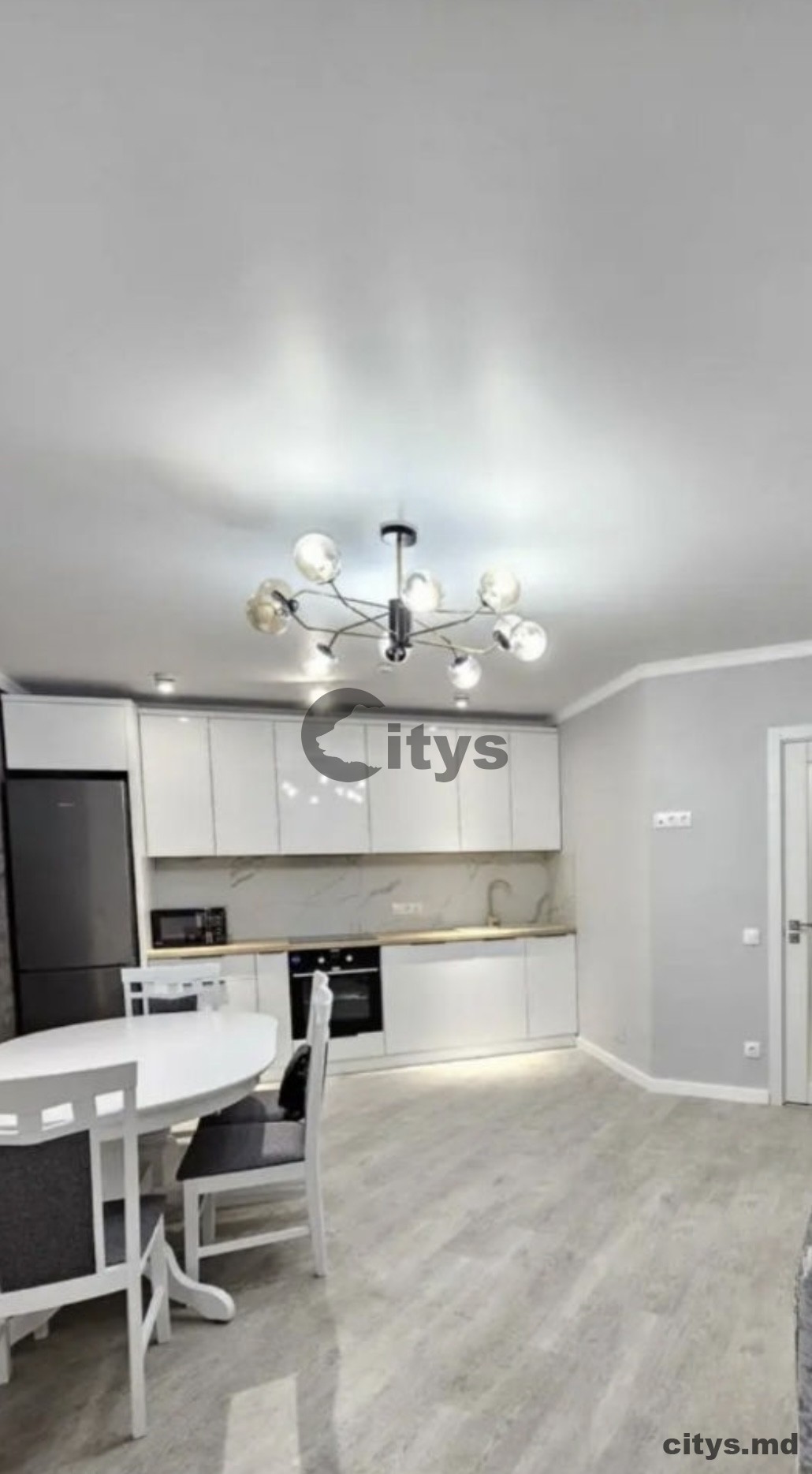 Chirie-Apartament cu 2 camere, 80m², Centru,Tecuci photo 0