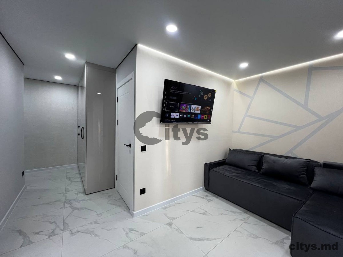 Vînzare, Apartament cu 2 camere+living, 45m², Titulescu,22 photo 2