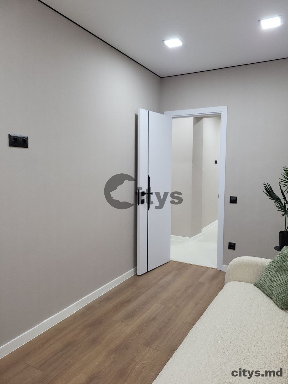 Vînzare, Apartament cu 3 camere și living, 54m², V. Lupu,31 photo 18