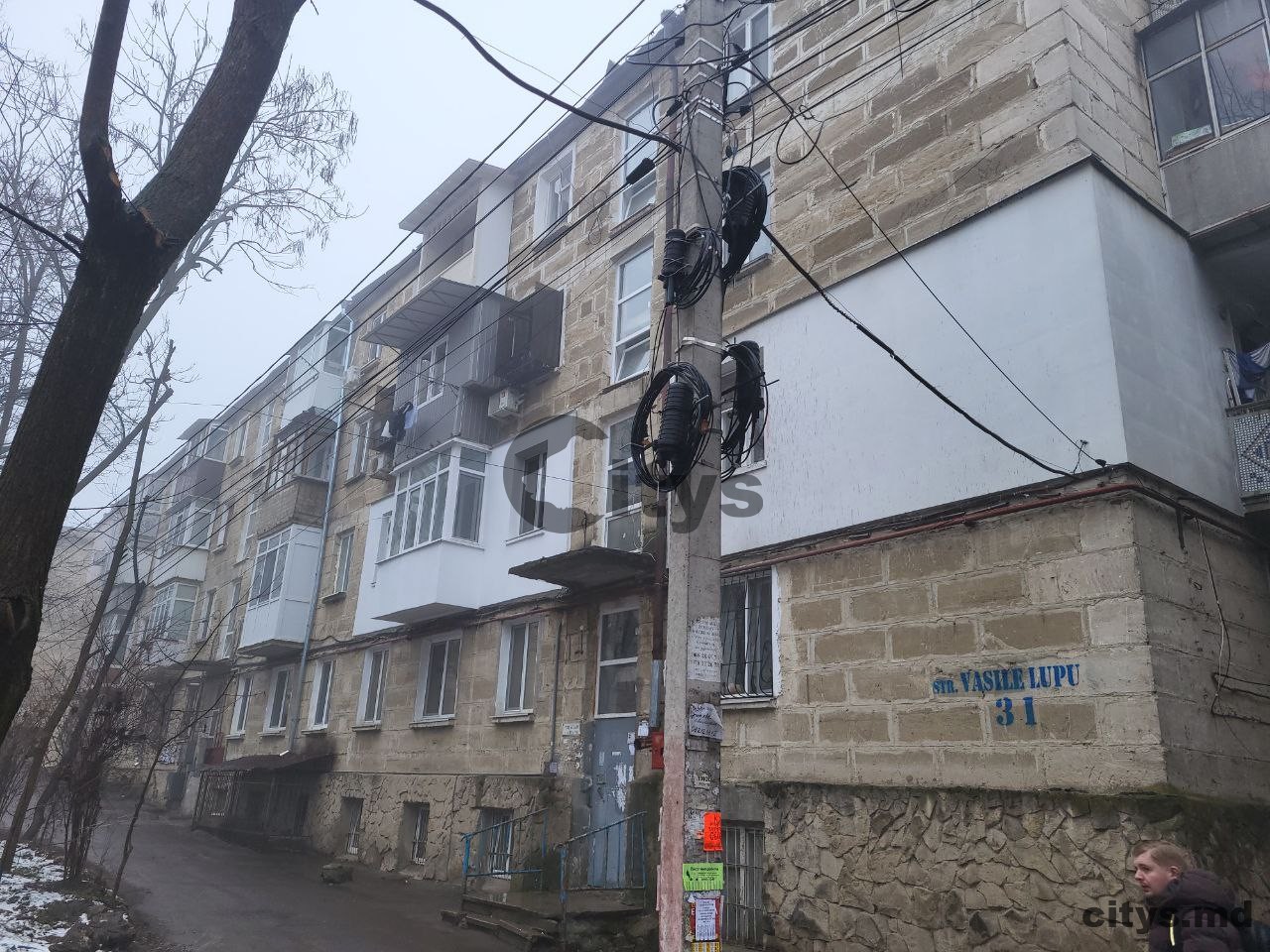 Vînzare, Apartament cu 3 camere și living, 54m², V. Lupu,31 photo 1