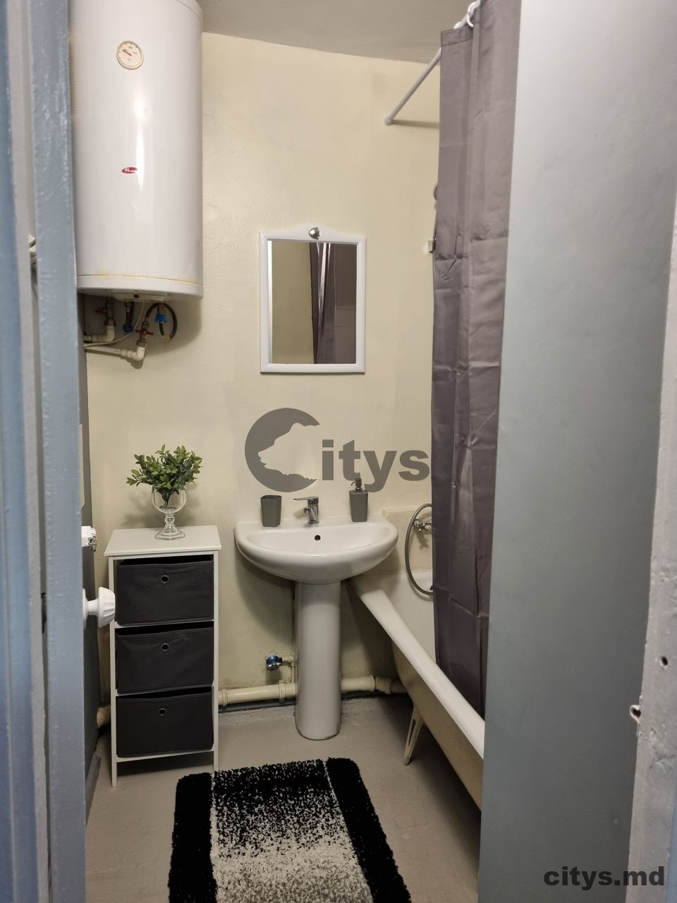 Chirie-Apartament cu 1 cameră, 40m², str. Ginta Latină photo 5