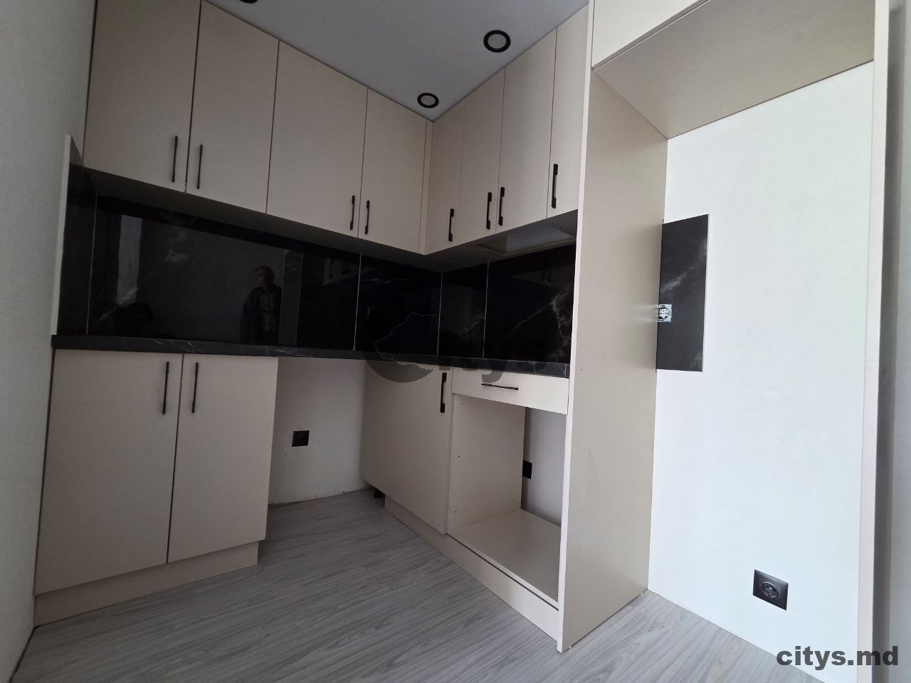 Apartament cu 1 cameră, 37m², Cuza Voda photo 4