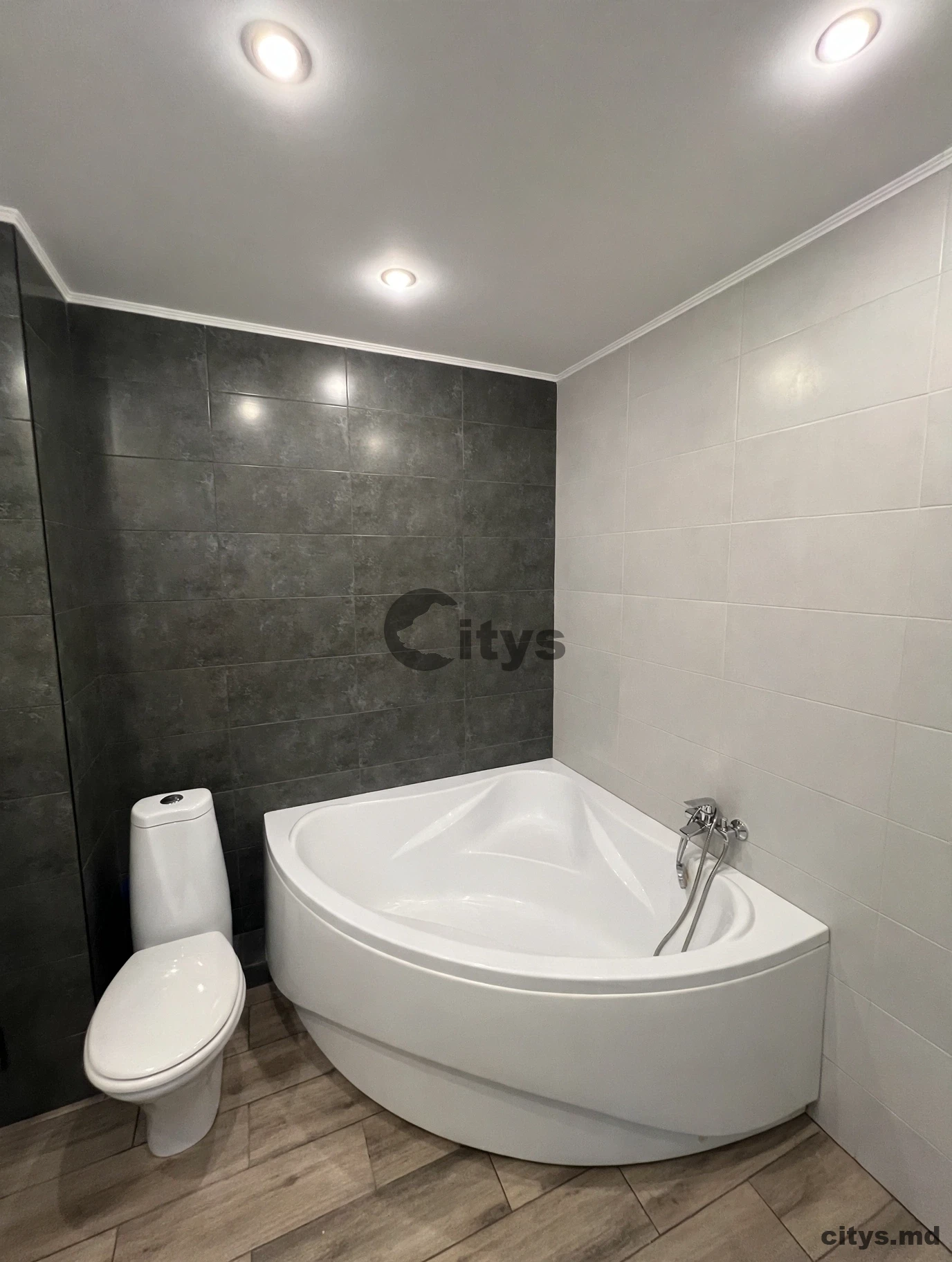 Apartament cu 3 camere, Riscani 76m², Московский пр-т photo 6