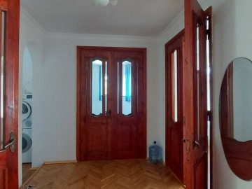 Casă cu 3 nivele, 365m², Floresti photo