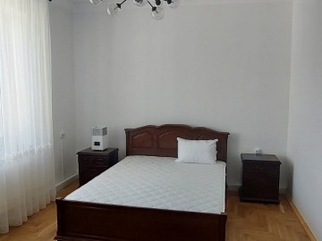 Casă cu 3 nivele, 365m², Floresti photo