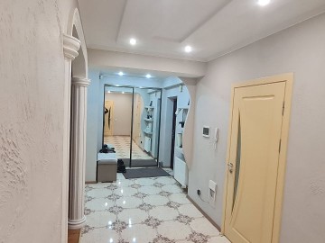 Chirie-Apartament cu 3 camere, 113m², Chișinău, Ciocana, str. Petru Zadnipru photo