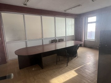 Chirie-Универсальное, 300м², Михаил Садовяну photo