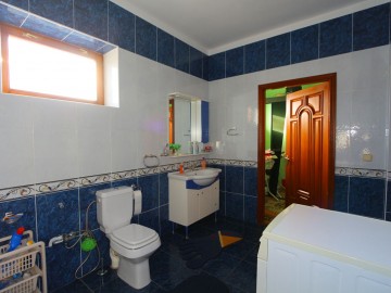 Casă cu 2 nivele, 180m² Codru, Sf.Petru photo