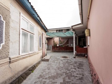 Casă cu un nivel, 299m²,Centru , str-la 3 Caucaz photo
