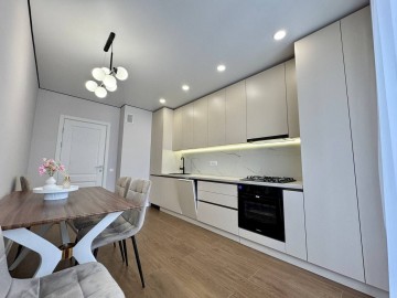Apartament cu 3 camere, 75m², Botanica, Bacioii Noi photo