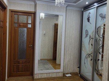 Apartament cu 3 camere, 69m², Николай Костин photo