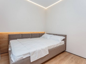 2-х комнатная квартира, 65м², Мирча чел Бэтрын photo