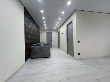 Apartament cu 3 camere, 75m², V.LUPU photo