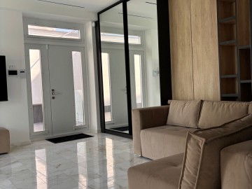 Chirie-Apartament cu 3 camere, 220m², Тимиш photo