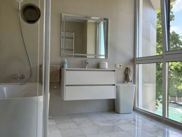 Chirie-Apartament cu 3 camere, 220m², Тимиш photo
