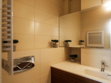 chirie-Apartament cu 2 camere, Centru 105m², str. Alexandr Pușkin photo