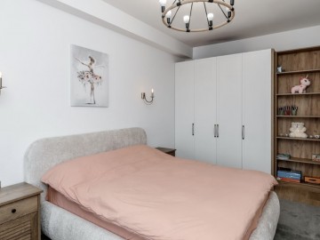 Se vinde-Apartament cu 3 camere, 92m², Buiucani,Calea Ieșilor photo