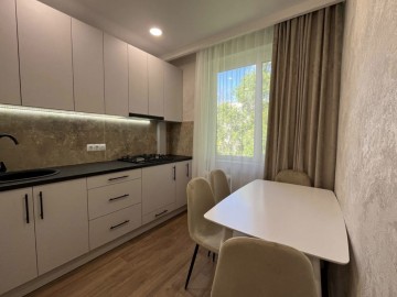 Se vinde-Apartament cu 2 camere, 56m², Rîșcani,Miron Costin photo