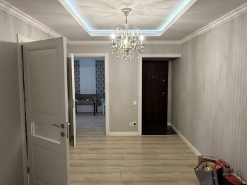 Chirie-Apartament cu 3 camere, 75m²,centru, Albisoara photo